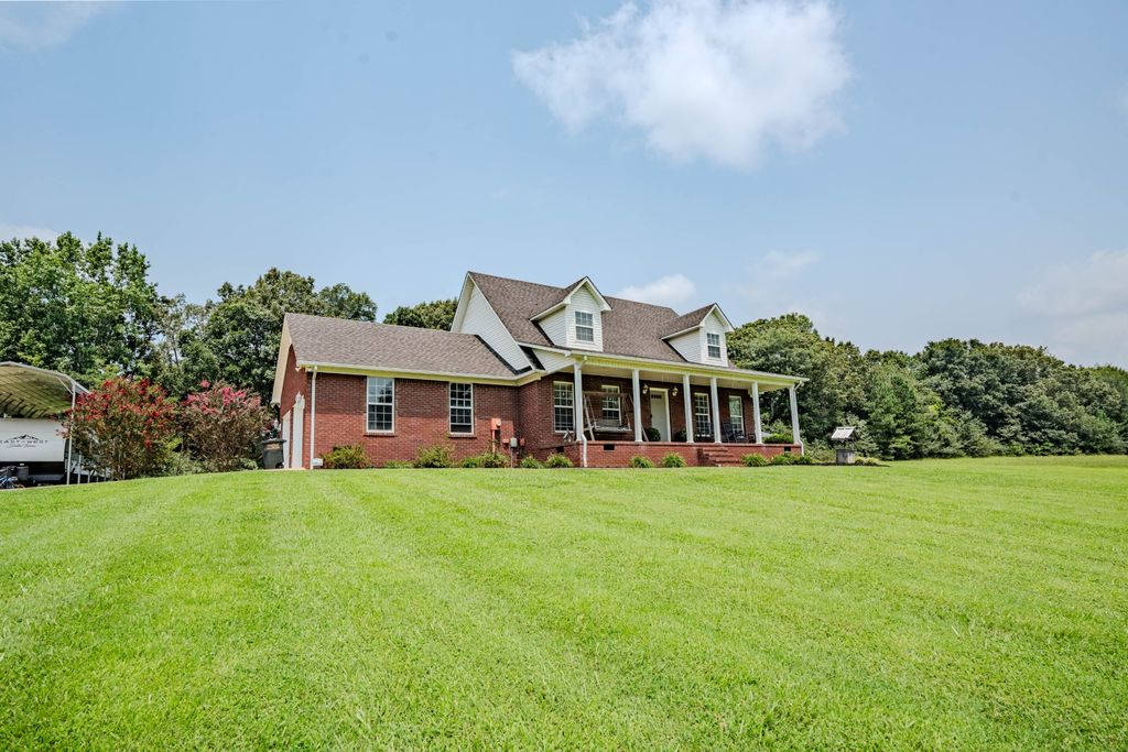 57 Old Jackson Hwy, Leoma, TN 38468