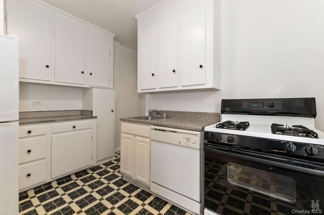 79-10 34th Avenue 4U, Jackson Heights, NY 11372