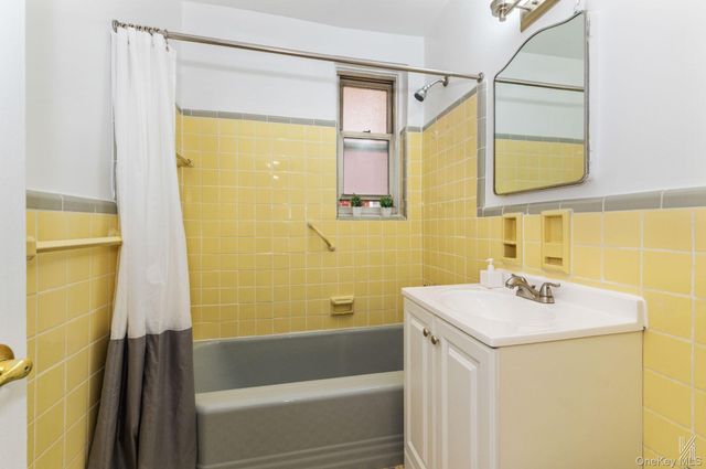 79-10 34th Avenue 4U, Jackson Heights, NY 11372