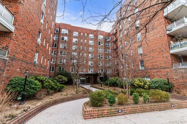 79-10 34th Avenue 4U, Jackson Heights, NY 11372