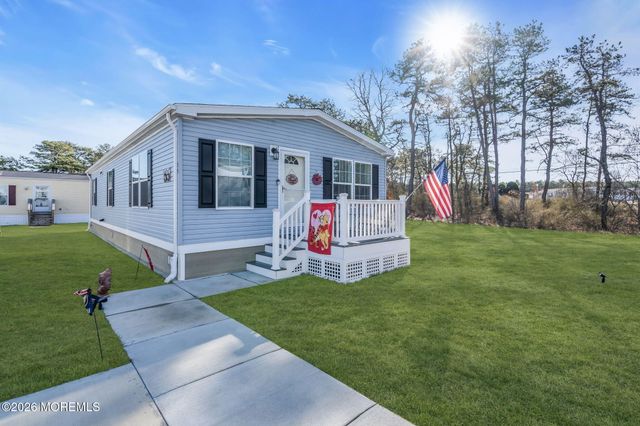 55 Woodchuck Parkway, Whiting, NJ 08759