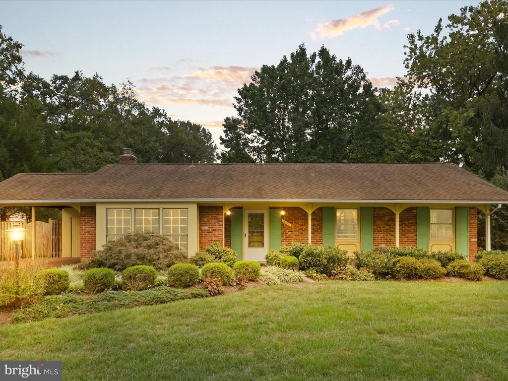 4106 BREEZEWOOD LN, Annandale, VA 22003