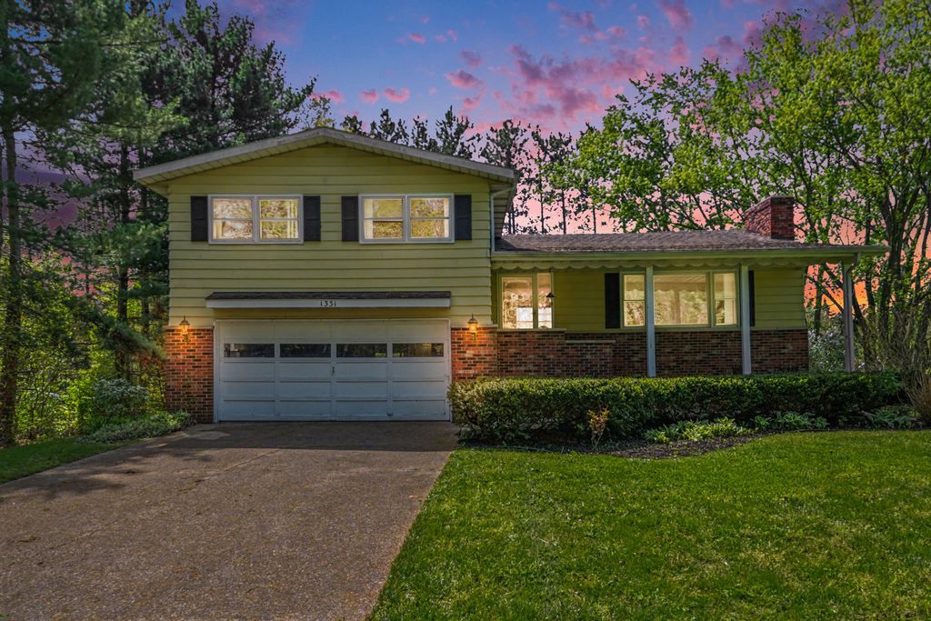 1331 Vineland Path, St. Joseph, MI 49085