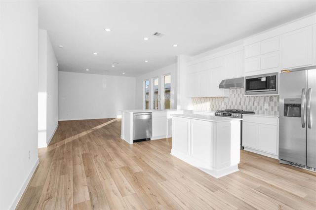 29323 Meadowcreek Hill Drive, Waller, TX 77484