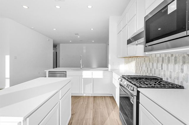 29323 Meadowcreek Hill Drive, Waller, TX 77484