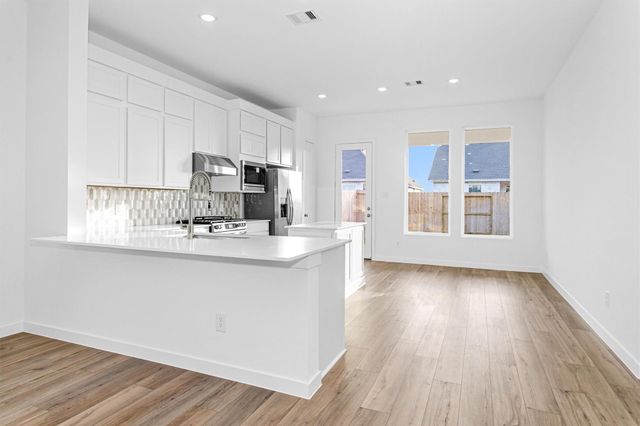 29323 Meadowcreek Hill Drive, Waller, TX 77484