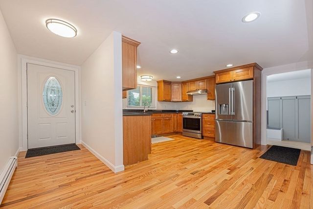 6 Hilltop Dr, Bourne, MA 02561