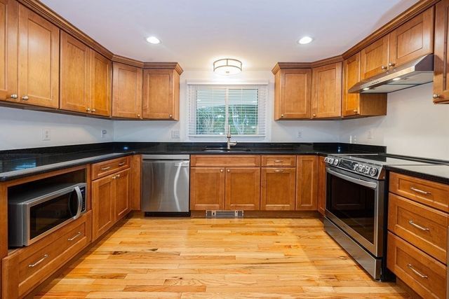 6 Hilltop Dr, Bourne, MA 02561