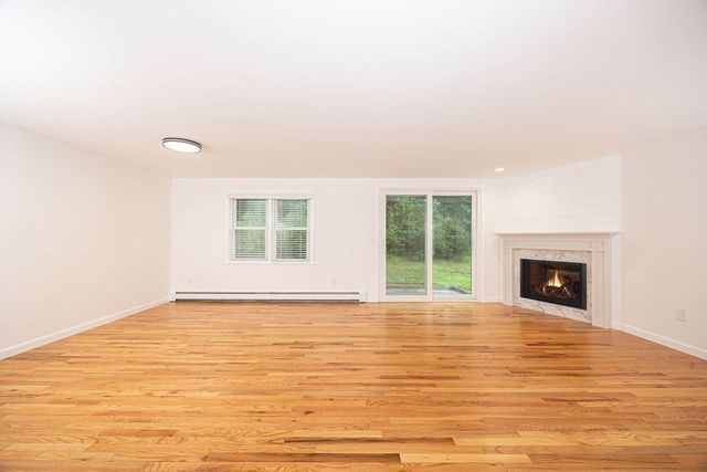 6 Hilltop Dr, Bourne, MA 02561