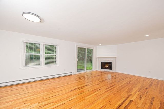 6 Hilltop Dr, Bourne, MA 02561