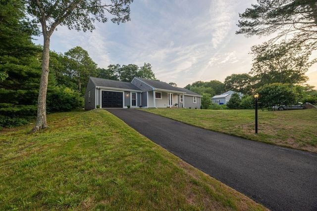 6 Hilltop Dr, Bourne, MA 02561