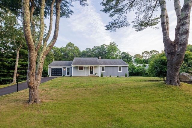 6 Hilltop Dr, Bourne, MA 02561