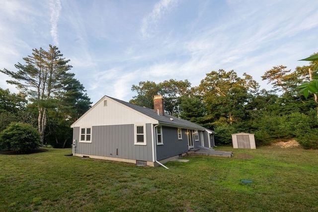 6 Hilltop Dr, Bourne, MA 02561