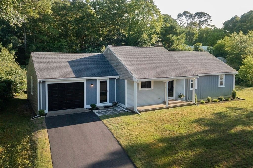 6 Hilltop Dr, Bourne, MA 02561