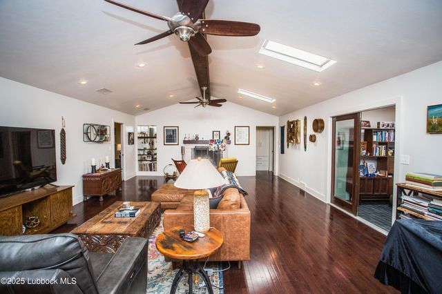 4609 10th Street, Lubbock, TX 79416