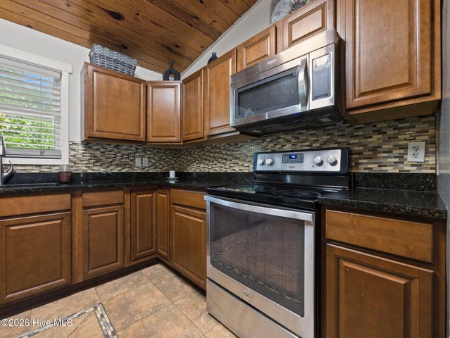 101 Eastview Court, Jacksonville, NC 28546