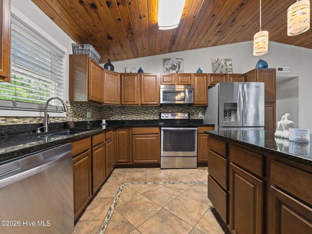 101 Eastview Court, Jacksonville, NC 28546