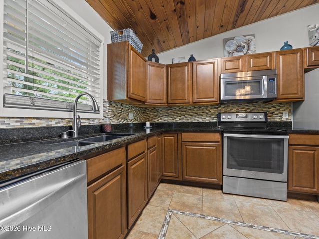 101 Eastview Court, Jacksonville, NC 28546