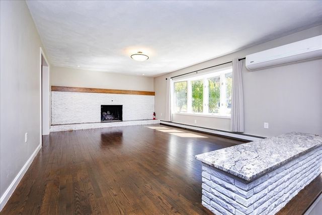 16 Cayuga Rd, Tewksbury, MA 01876
