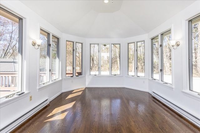 16 Cayuga Rd, Tewksbury, MA 01876