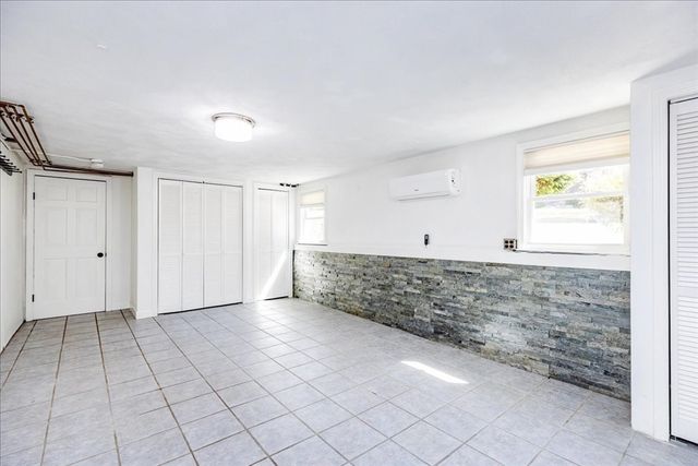 16 Cayuga Rd, Tewksbury, MA 01876