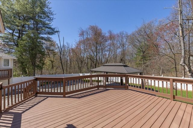 16 Cayuga Rd, Tewksbury, MA 01876