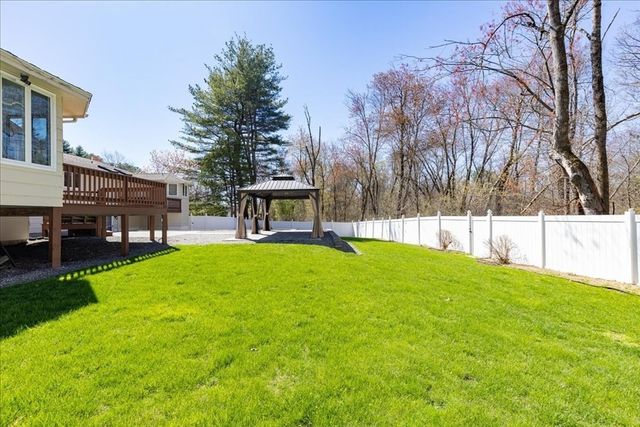 16 Cayuga Rd, Tewksbury, MA 01876