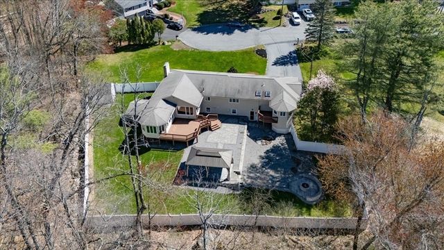 16 Cayuga Rd, Tewksbury, MA 01876