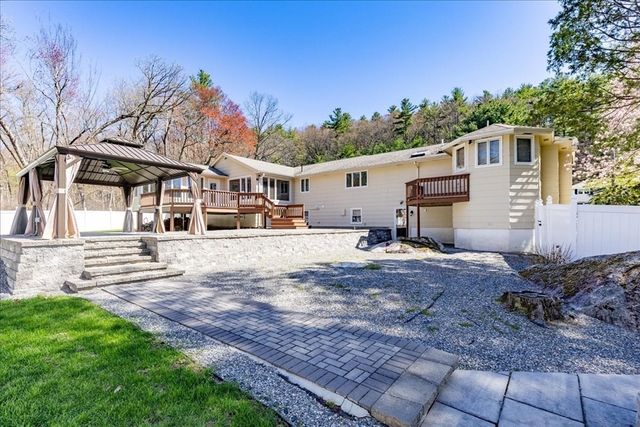 16 Cayuga Rd, Tewksbury, MA 01876