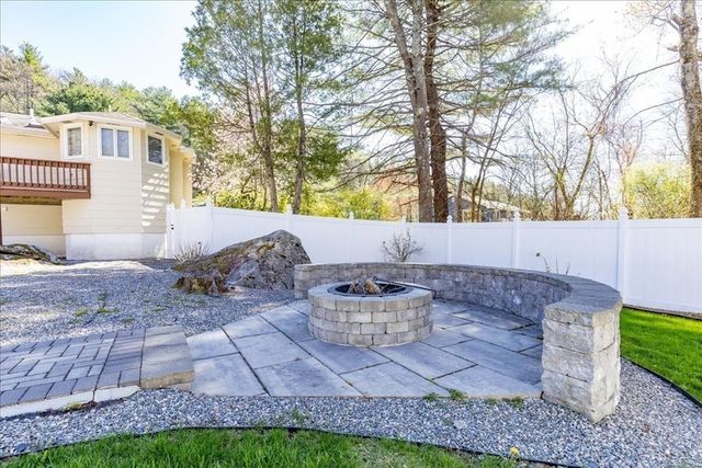 16 Cayuga Rd, Tewksbury, MA 01876