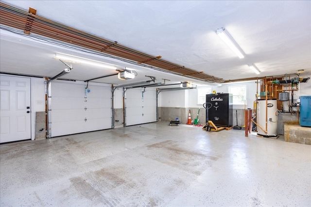 16 Cayuga Rd, Tewksbury, MA 01876