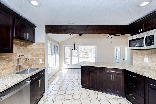 16 Cayuga Rd, Tewksbury, MA 01876