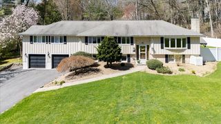 16 Cayuga Rd, Tewksbury, MA 01876