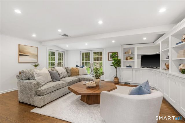 27 White Oak Shade Lane, New Canaan, CT 06840