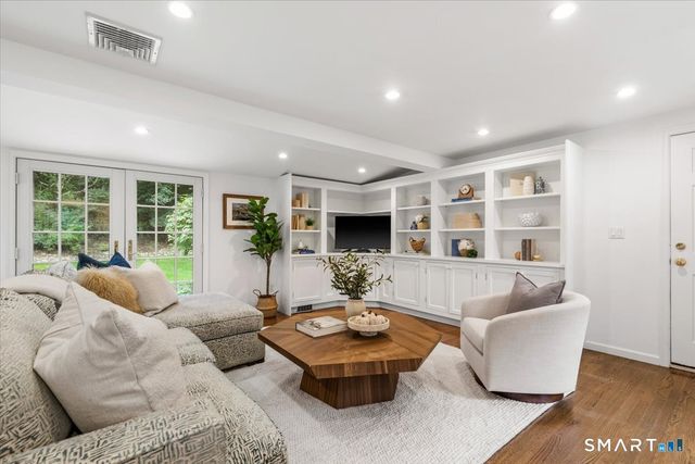 27 White Oak Shade Lane, New Canaan, CT 06840