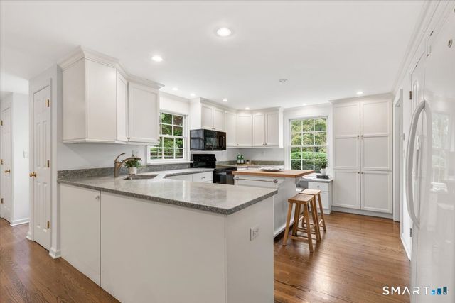 27 White Oak Shade Lane, New Canaan, CT 06840