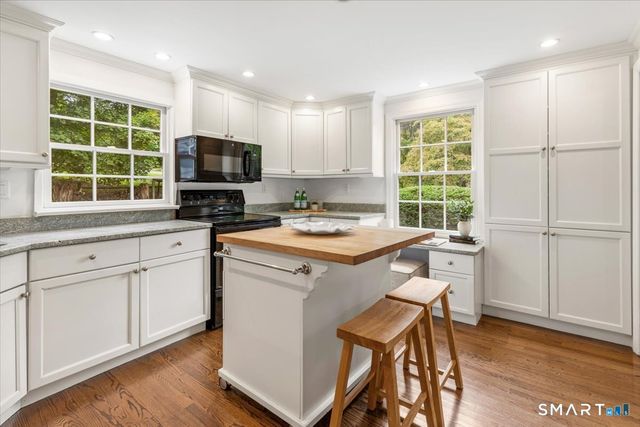 27 White Oak Shade Lane, New Canaan, CT 06840