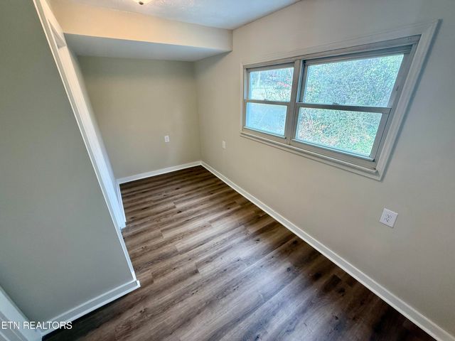 2516 Mynatt Rd, Knoxville, TN 37918