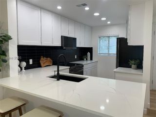 96 Mathews Dr Apt 189, Hilton Head Island, SC 29926