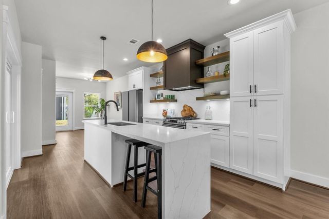 125 4th Street, San Leon, TX 77539