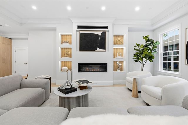 8 Lawrence St, Boston, MA 02129