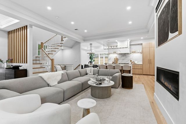 8 Lawrence St, Boston, MA 02129