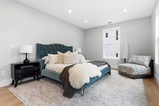 8 Lawrence St, Boston, MA 02129