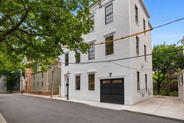 8 Lawrence St, Boston, MA 02129