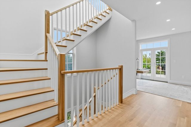 8 Lawrence St, Boston, MA 02129