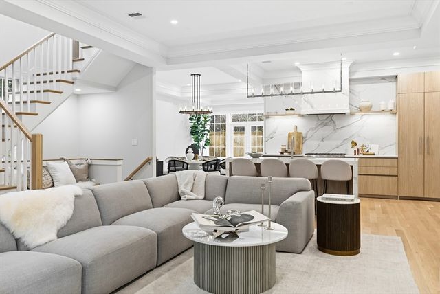 8 Lawrence St, Boston, MA 02129