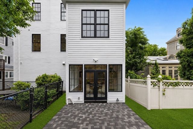 8 Lawrence St, Boston, MA 02129