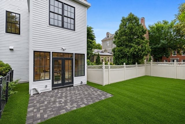 8 Lawrence St, Boston, MA 02129
