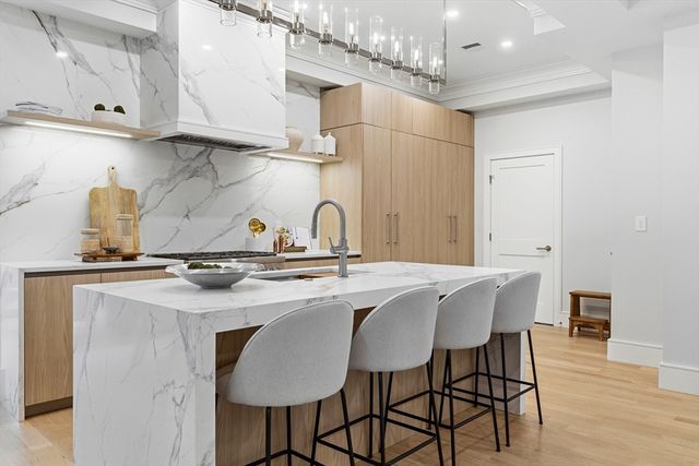 8 Lawrence St, Boston, MA 02129