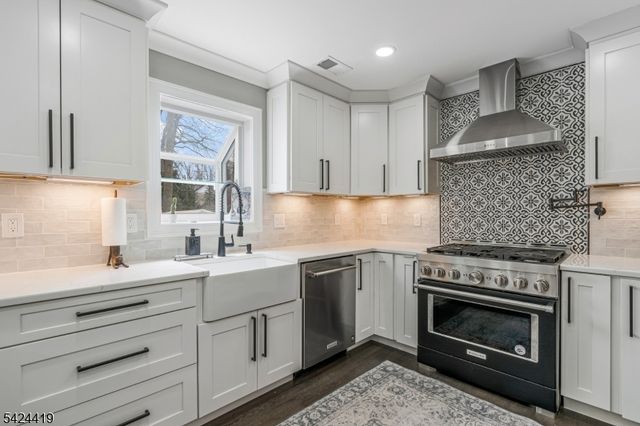 220 3rd St, Green Brook Twp., NJ 08812